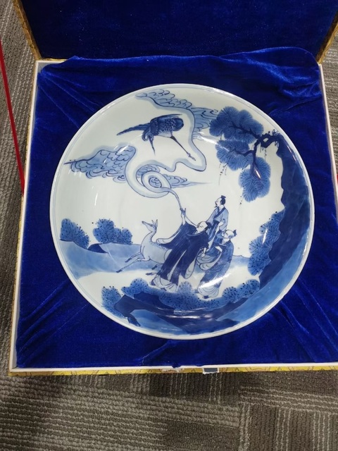 古玩陶瓷人物紋青花盤真品鑒賞圖