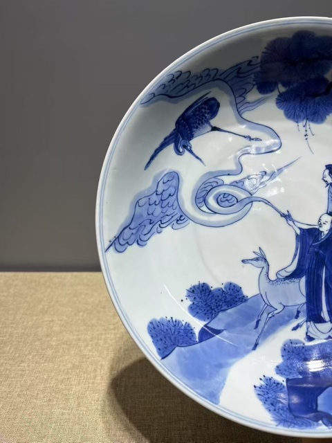 古玩陶瓷人物紋青花盤真品鑒賞圖