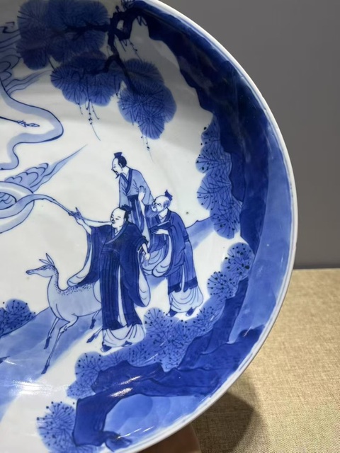 古玩陶瓷人物紋青花盤真品鑒賞圖