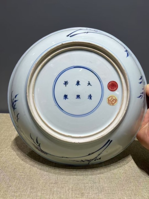 古玩陶瓷人物紋青花盤真品鑒賞圖
