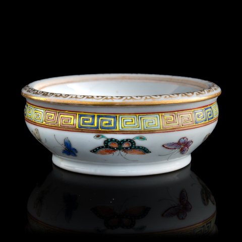 古玩陶瓷粉彩蝴蝶紋香爐真品鑒賞圖