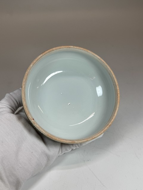 古玩陶瓷粉彩蝴蝶紋香爐真品鑒賞圖