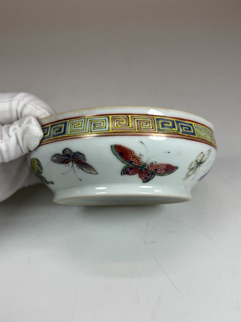 古玩陶瓷粉彩蝴蝶紋香爐真品鑒賞圖