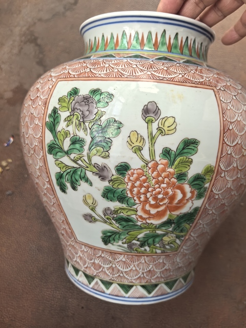 古玩陶瓷五彩開窗花卉紋將軍罐真品鑒賞圖