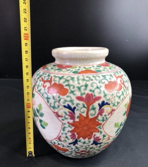 古玩陶瓷哥釉地粉彩花卉紋罐真品鑒賞圖