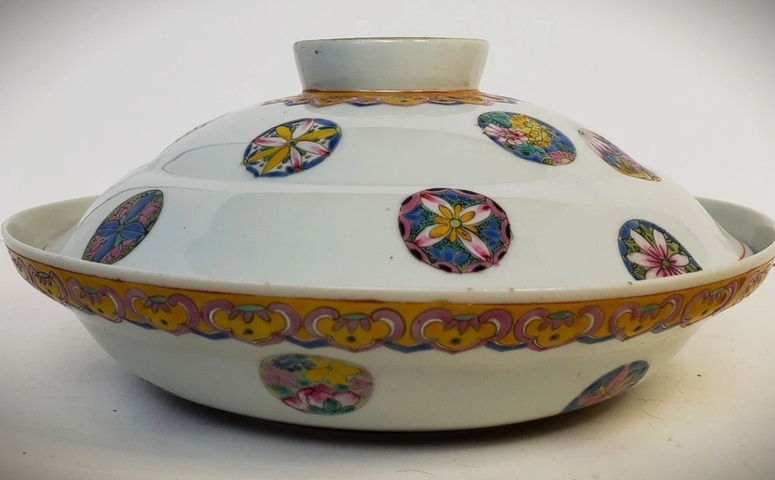 古玩陶瓷粉彩皮球花紋蓋碗真品鑒賞圖