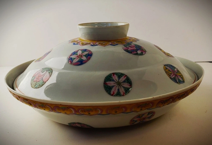 古玩陶瓷粉彩皮球花紋蓋碗真品鑒賞圖
