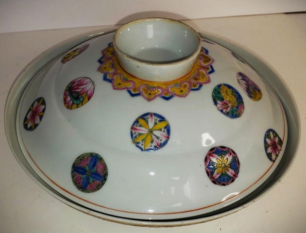 古玩陶瓷粉彩皮球花紋蓋碗真品鑒賞圖