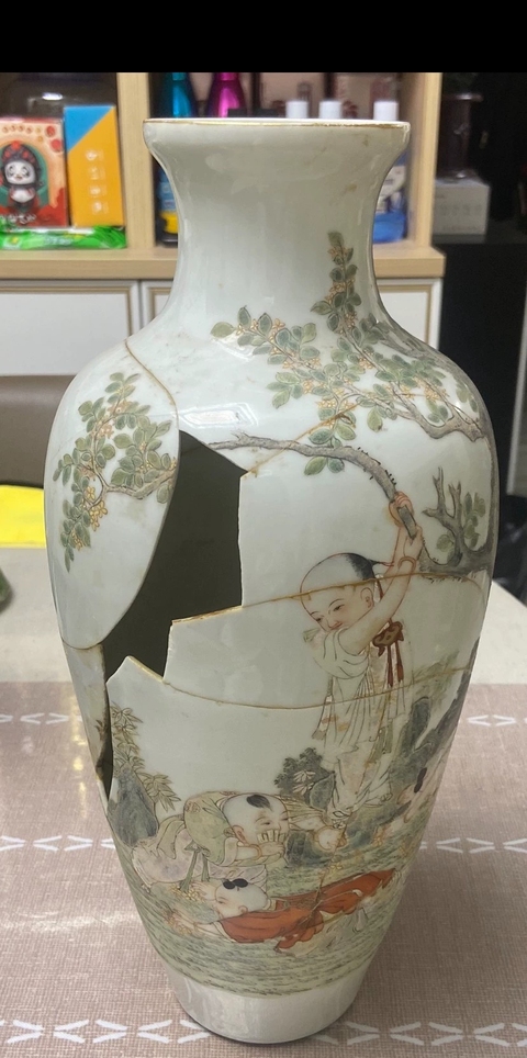 古玩陶瓷粉彩嬰戲圖盤口瓶真品鑒賞圖