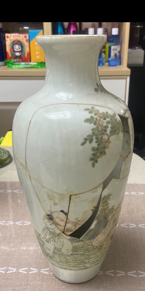 古玩陶瓷粉彩嬰戲圖盤口瓶真品鑒賞圖