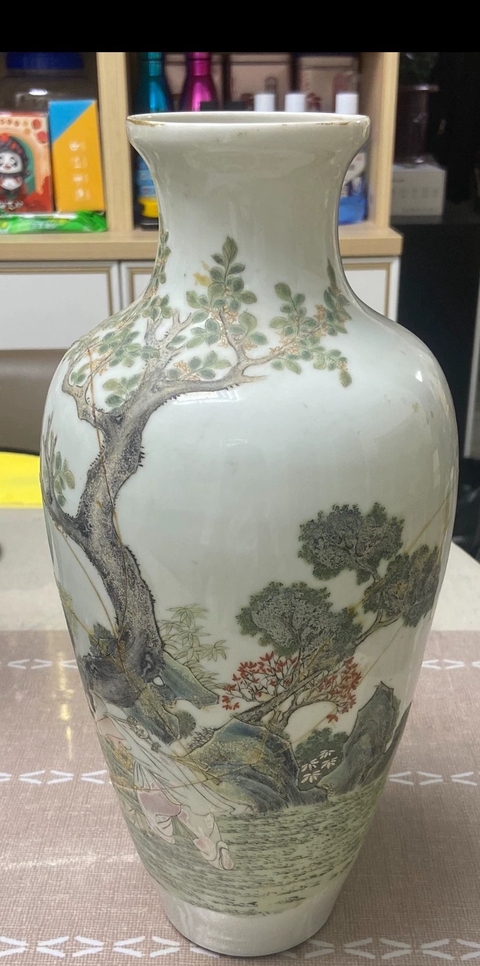 古玩陶瓷粉彩嬰戲圖盤口瓶真品鑒賞圖