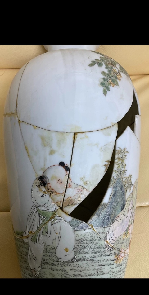 古玩陶瓷粉彩嬰戲圖盤口瓶真品鑒賞圖