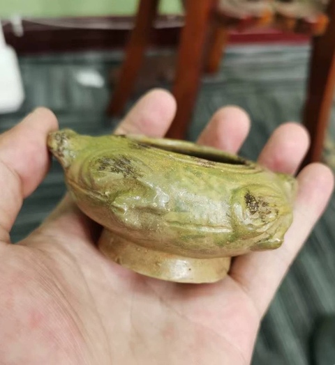 古玩陶瓷越窯青瓷蛙型水盂真品鑒賞圖