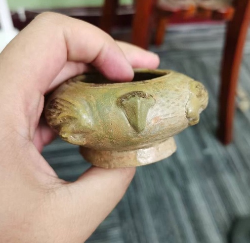 古玩陶瓷越窯青瓷蛙型水盂真品鑒賞圖
