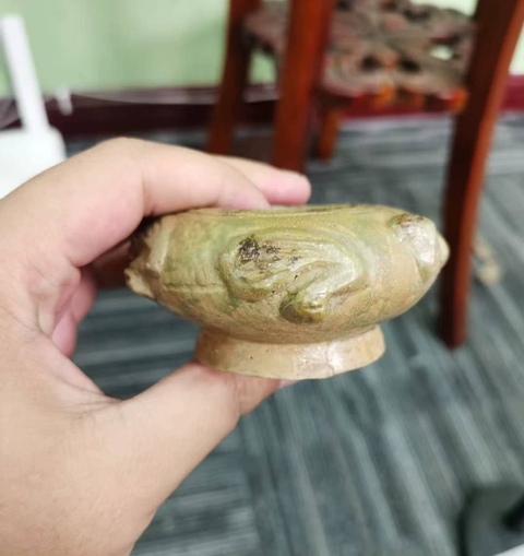 古玩陶瓷越窯青瓷蛙型水盂真品鑒賞圖