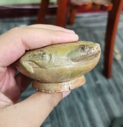 古玩陶瓷越窯青瓷蛙型水盂真品鑒賞圖