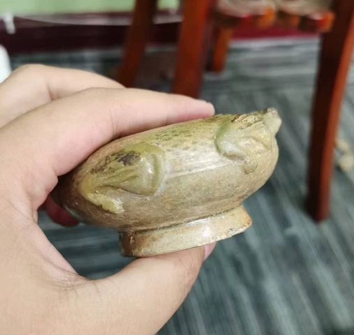 古玩陶瓷越窯青瓷蛙型水盂真品鑒賞圖