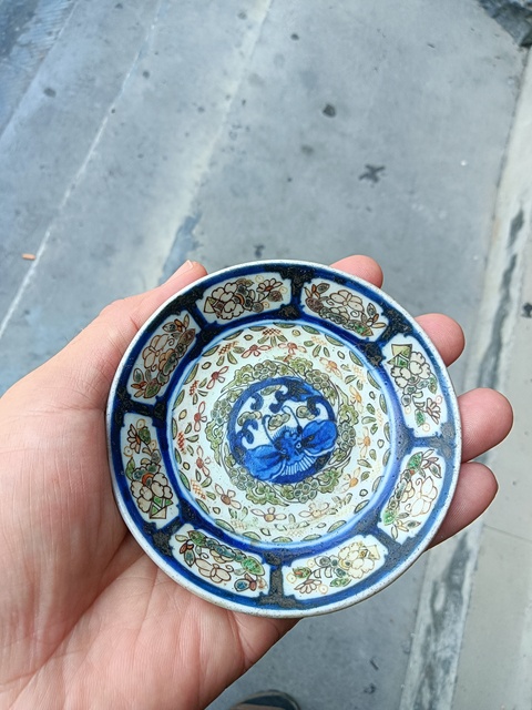 古玩陶瓷青花加彩盤真品鑒賞圖