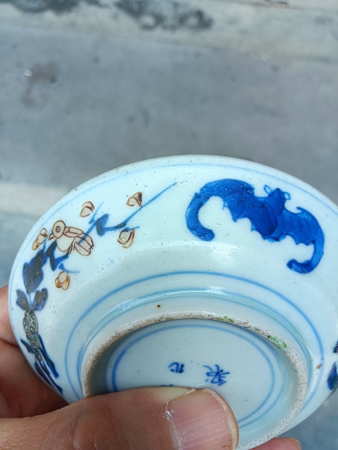 古玩陶瓷青花加彩盤真品鑒賞圖