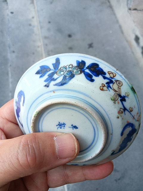 古玩陶瓷青花加彩盤真品鑒賞圖