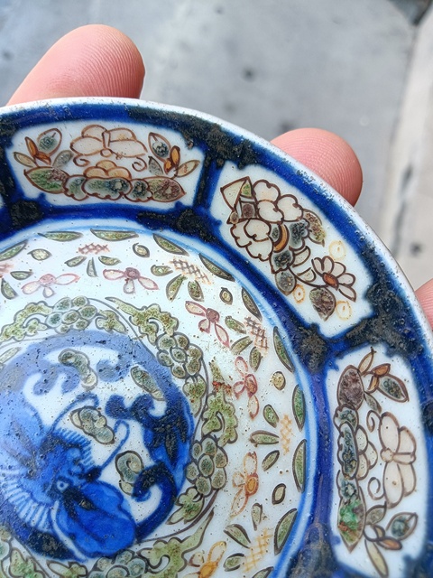 古玩陶瓷青花加彩盤真品鑒賞圖