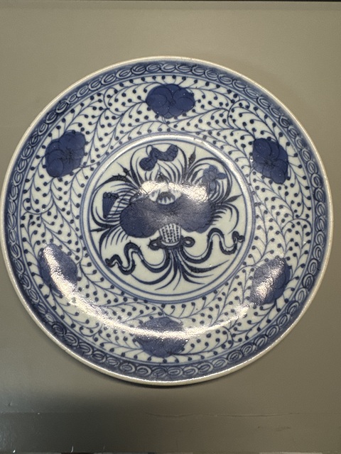 古玩陶瓷乾隆青花一束蓮盤真品鑒賞圖