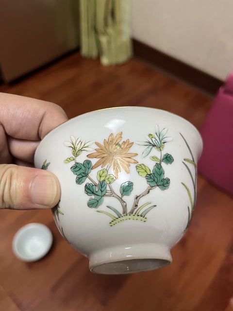 古玩陶瓷花卉紋粉彩杯真品鑒賞圖