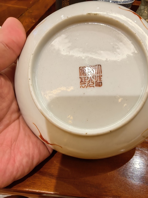 古玩陶瓷粉彩花蝶紋盤真品鑒賞圖