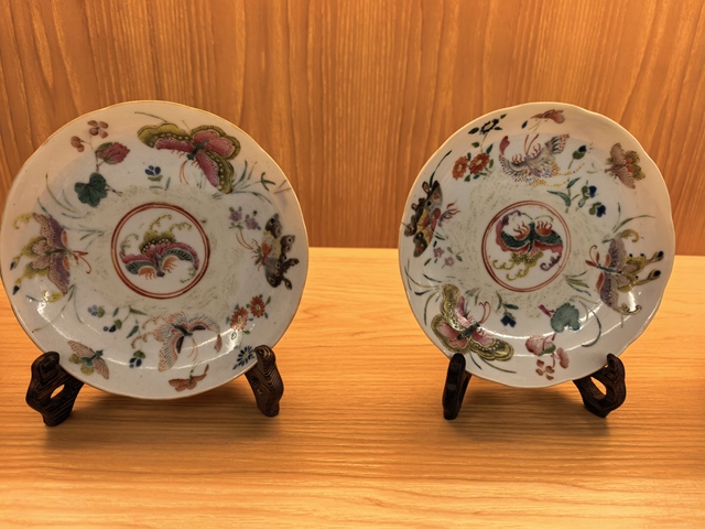 古玩陶瓷粉彩花蝶紋盤真品鑒賞圖