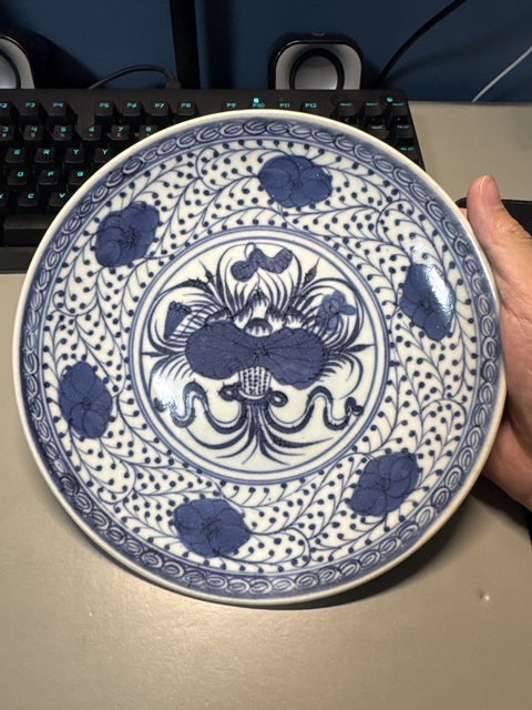 古玩陶瓷乾隆青花一束蓮盤真品鑒賞圖