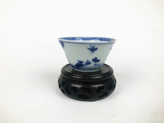 古玩陶瓷清康熙·青花仕女垂釣馬蹄杯拍賣,當前價格0元