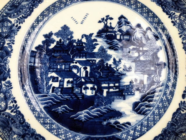 古玩陶瓷清乾隆·漿胎青花山水樓閣人物八方盤拍賣，當前價格0元