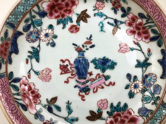 古玩陶瓷清雍正·粉彩博古花卉盤拍賣,當(dāng)前價(jià)格198元