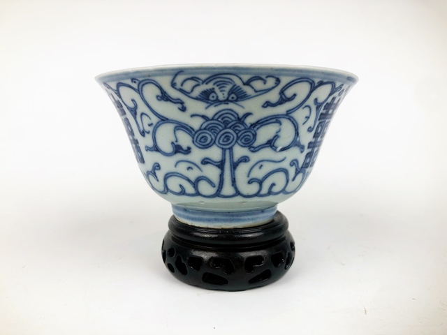 古玩陶瓷清嘉慶·青花云蝠喜字茶碗拍賣,當前價格198元