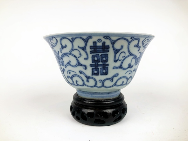古玩陶瓷清嘉慶·青花云蝠喜字茶碗拍賣,當前價格198元