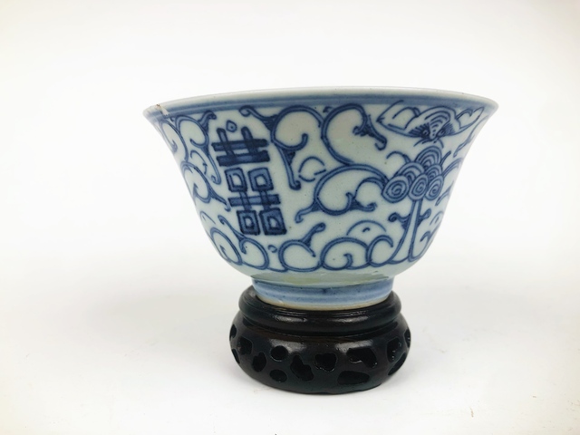 古玩陶瓷清嘉慶·青花云蝠喜字茶碗拍賣,當前價格198元