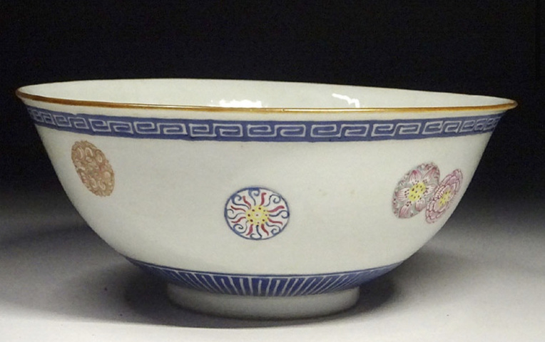 古玩陶瓷皮球花粉彩碗真品鑒賞圖