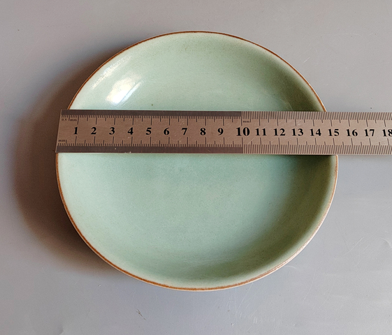 古玩陶瓷大清嘉慶年制款醬釉邊豆青盤拍賣,當前價格0元