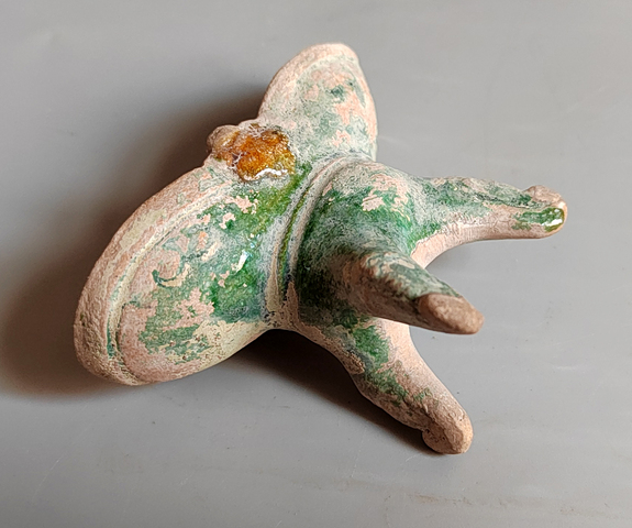 古玩陶瓷明三彩爵杯真品鑒賞圖