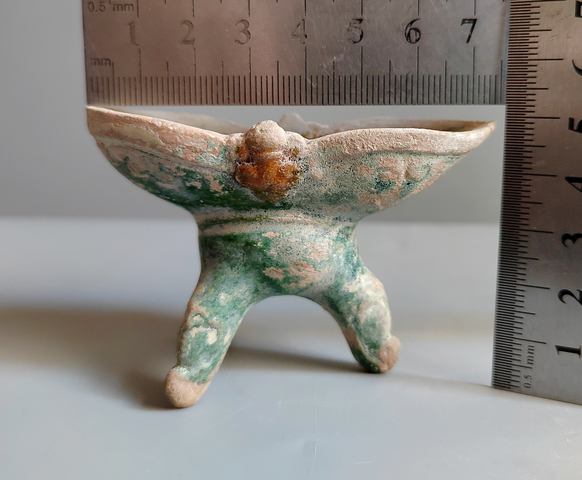 古玩陶瓷明三彩爵杯真品鑒賞圖