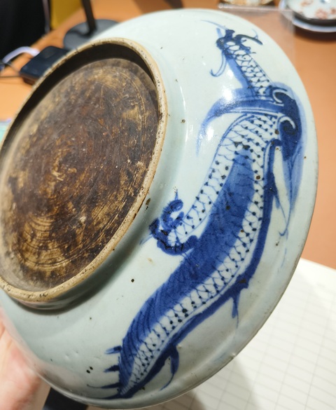古玩陶瓷青花過(guò)墻龍紋盤真品鑒賞圖