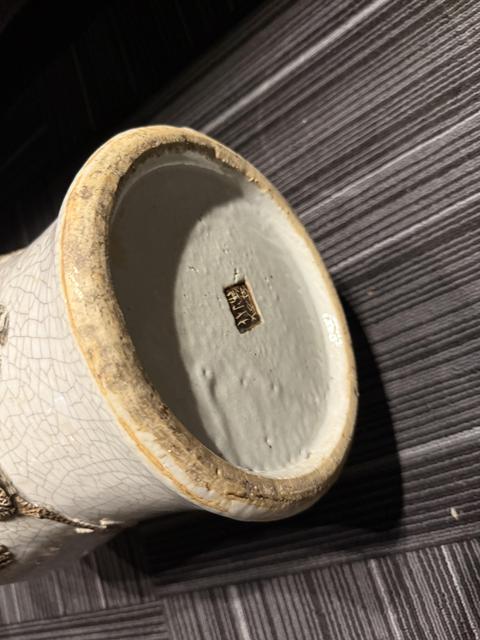 古玩陶瓷哥釉地鐵銹釉龍紋瓶真品鑒賞圖
