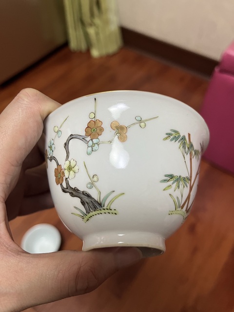 古玩陶瓷花卉紋粉彩杯真品鑒賞圖
