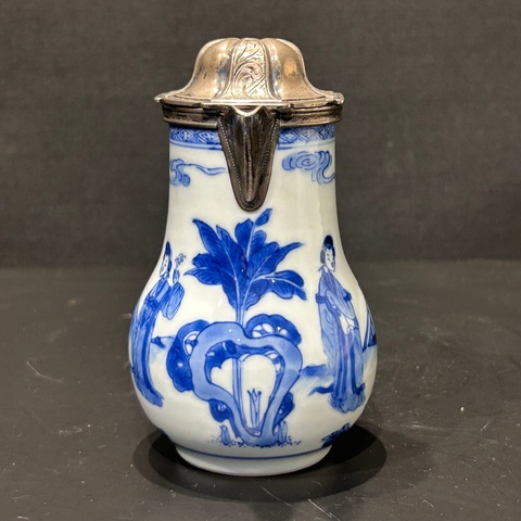 古玩陶瓷青花二喬圖茶壺真品鑒賞圖