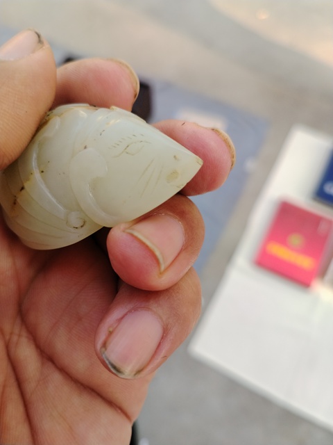 古玩玉器和田玉雕“蝙蝠”把件真品鑒賞圖