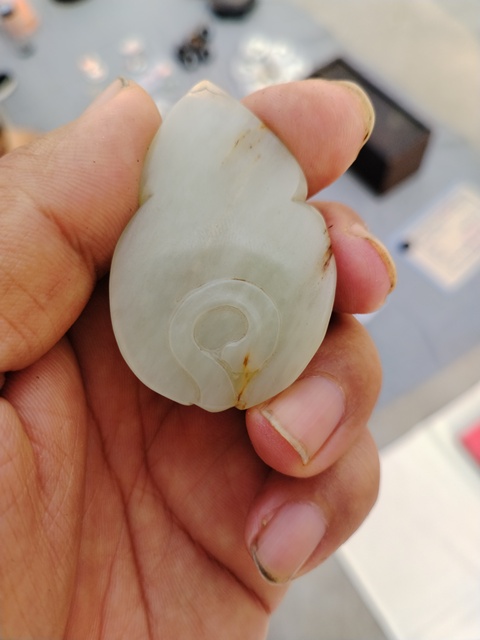 古玩玉器和田玉雕“蝙蝠”把件真品鑒賞圖