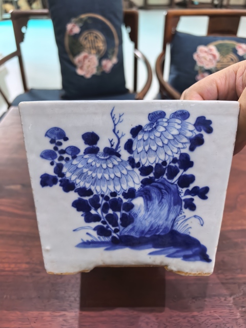 古玩陶瓷青花荷花紋四方花盆真品鑒賞圖