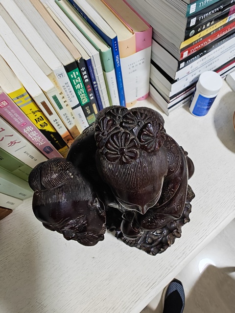 古玩雜項(xiàng)紅木雕刻的一對(duì)夫婦愛情故事真品鑒賞圖