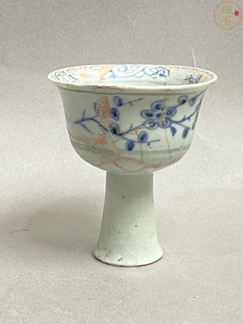 古玩陶瓷梅紋青花高足杯標本真品鑒賞圖