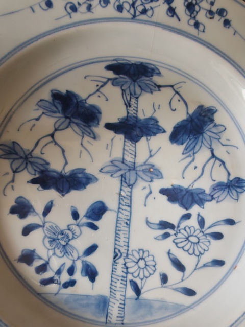 古玩陶瓷青花花卉賞盤真品鑒賞圖